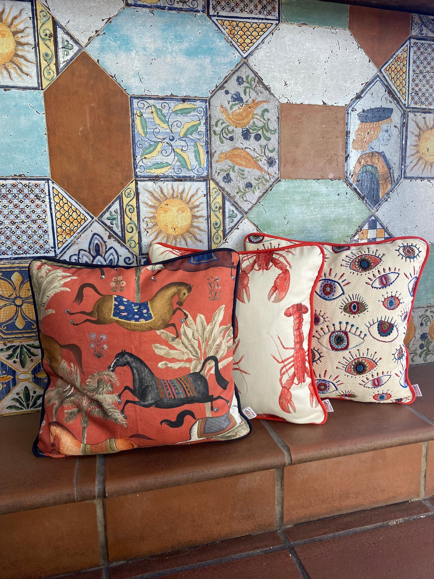 Paarden kussen met donker grijze bies