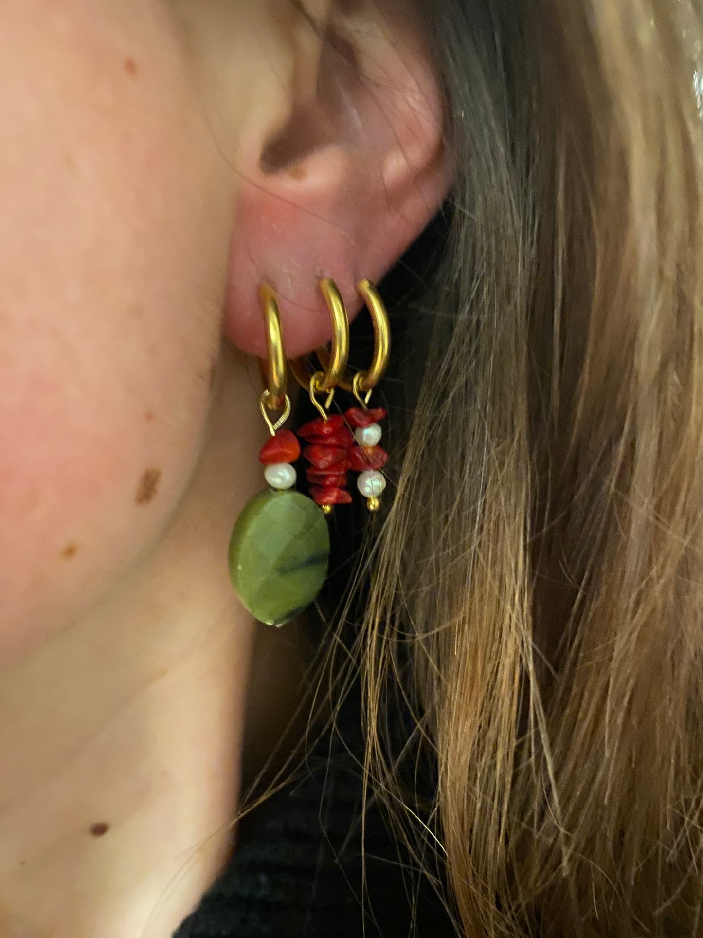 Olive pearl oorbellen